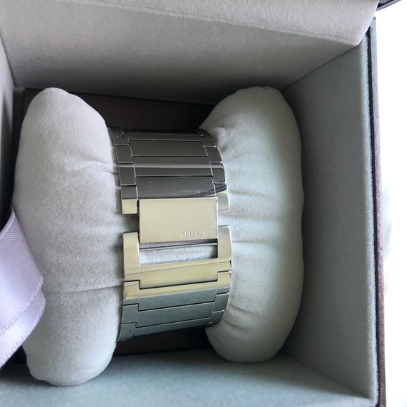 ❌SOLD❌Authentic Gucci Twirl Bracelet Watch - Picture 2 of 7